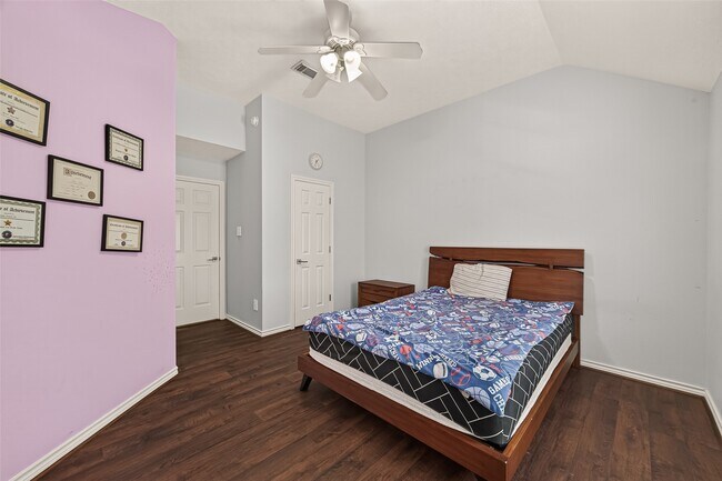 Building Photo - 6514 Kings Summit Dr