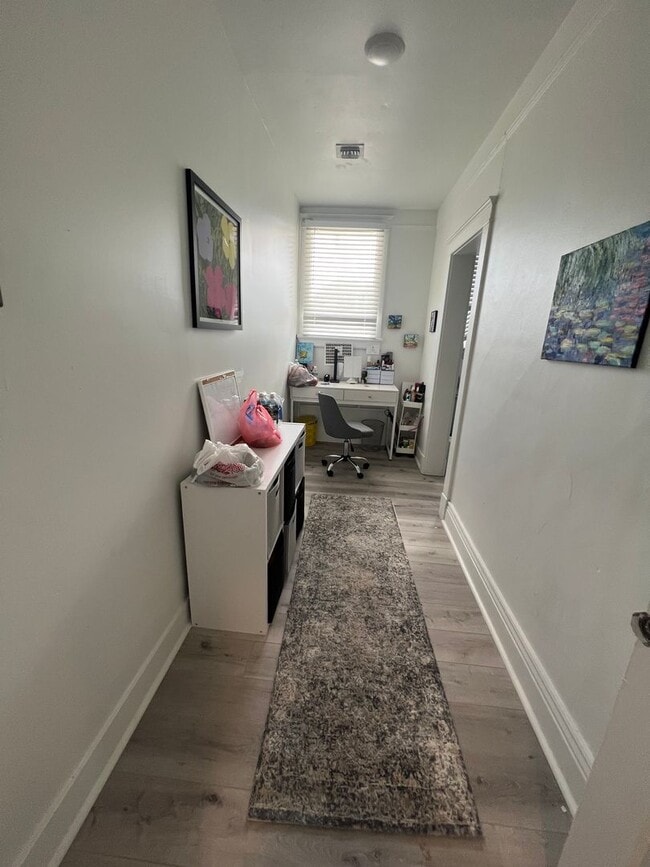 Building Photo - Lovely 5bd/2ba Near Campus with Balcony! Text 510-631-1171