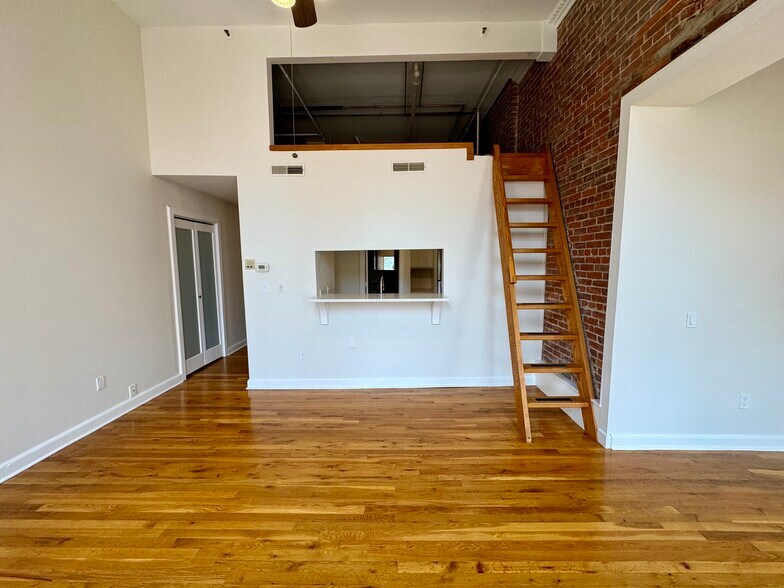 Building Photo - 134 Washington St