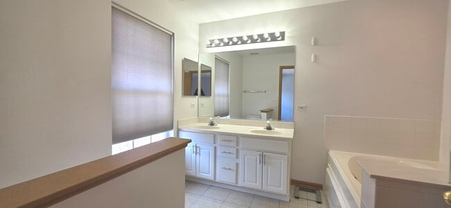 Building Photo - 212 Willow Blvd