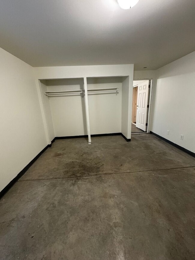 Building Photo - Beautiful 4 bedroom house avail 6/12