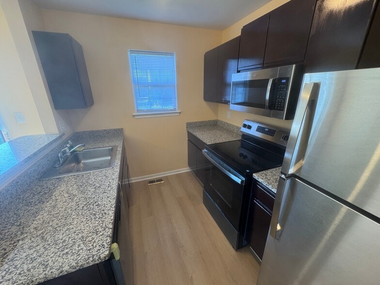 Building Photo - 132 Rosie Dr