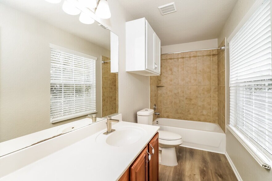 Building Photo - 141 Wistoria Ct