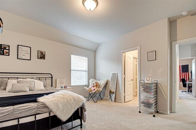 Building Photo - 23811 Via Viale Dr