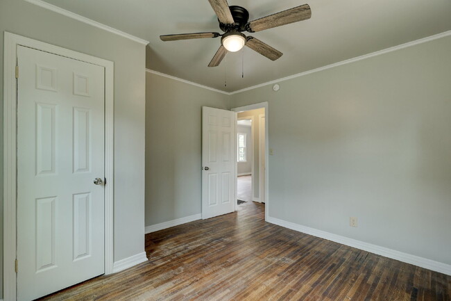 Building Photo - Remodeled 2/1