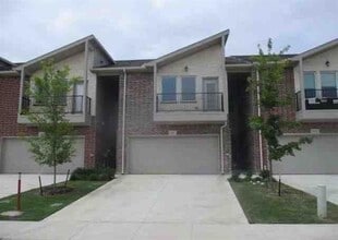 Building Photo - 5609 Woodlands Dr