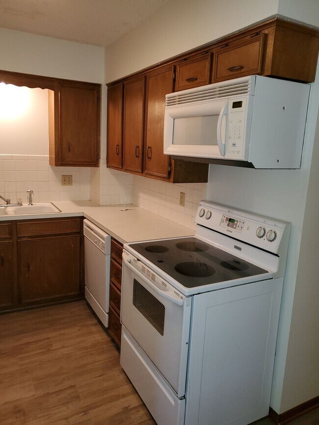 Building Photo - 1230 N Edwards