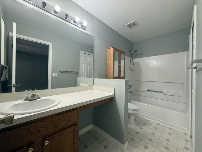 Building Photo - 2-Bed Oasis with 2.5 Baths on Silver Falls...