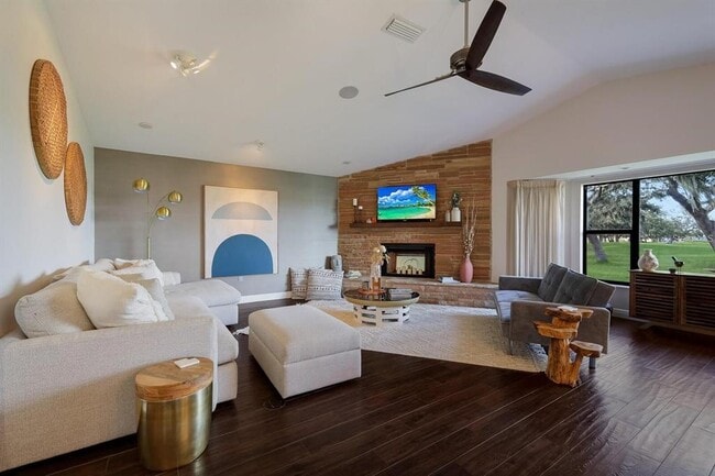 Building Photo - 3705 Torrey Pines Blvd