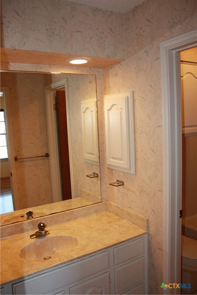 Building Photo - 421 Watts Ln