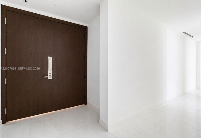 Building Photo - 300 Biscayne Blvd Way