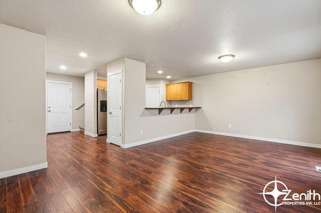 Building Photo - 5618 NE 74th Ct
