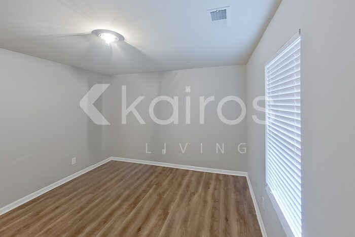 Building Photo - 127 Village Creek Dr