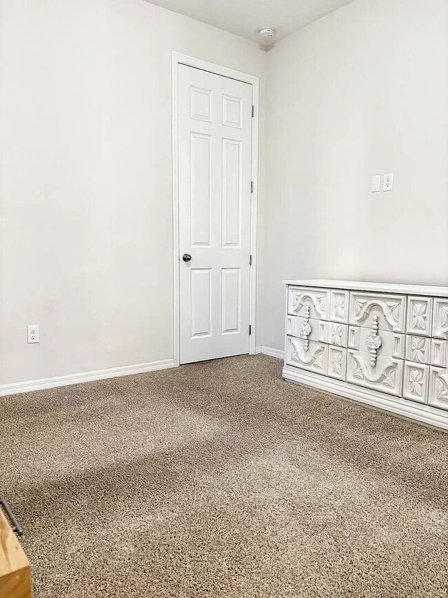 Building Photo - 9017 Flamingo Ky Way
