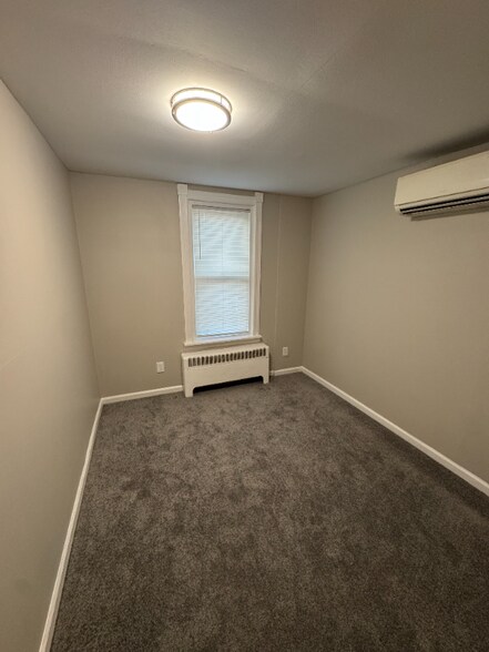 Building Photo - 346 Massasoit St