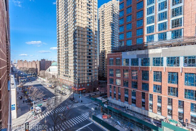 Building Photo - 182 E 95th St
