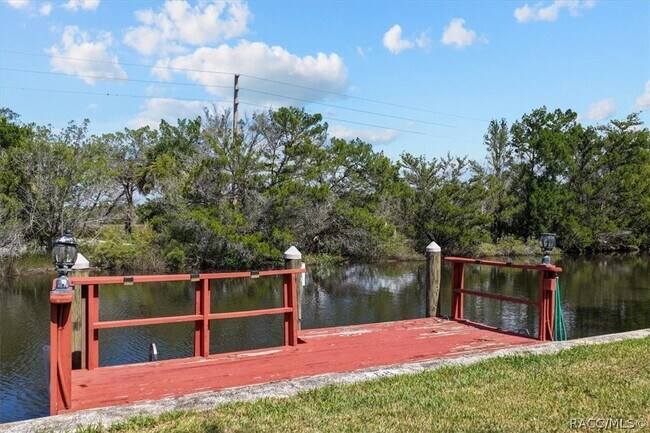 Building Photo - 11310 W Bayshore Dr