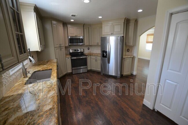 Building Photo - 9516 Gassie St