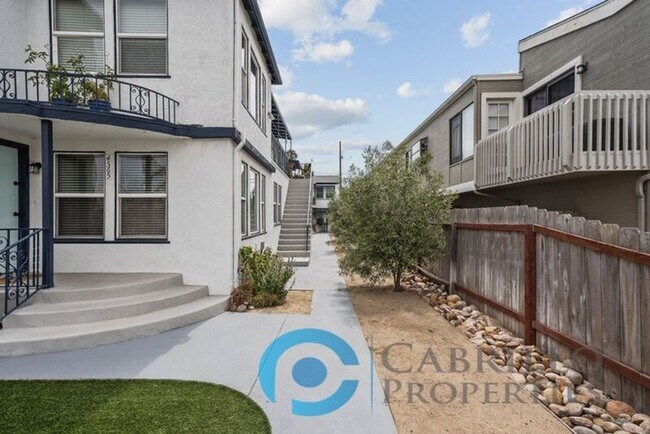 Building Photo - 4571 North Ave