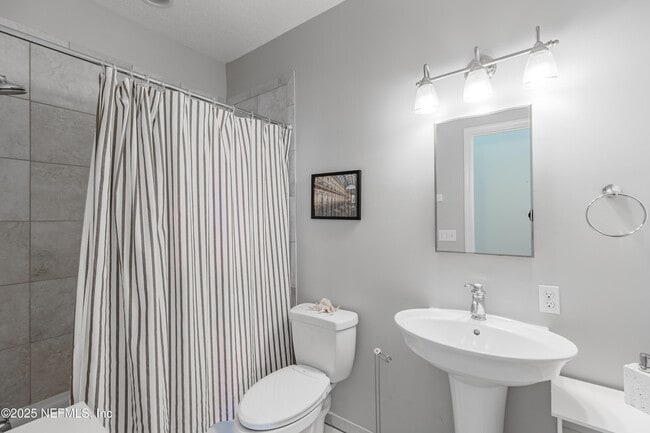 Building Photo - 2525 College St