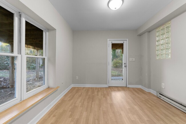 Building Photo - Charming 1 Bed, 1 Bath Duplex with Office/...