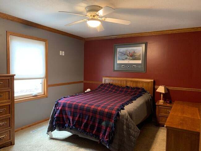 Building Photo - Executive 3 Bedroom Home