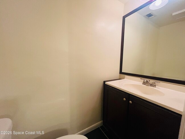 Building Photo - 555 Aster Ct