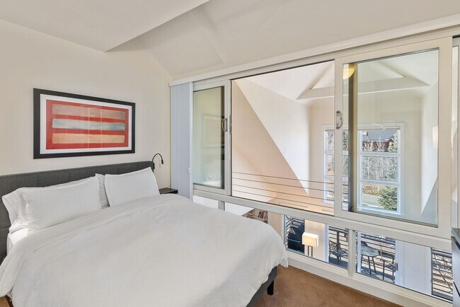 Building Photo - 113 Lost Creek Ln