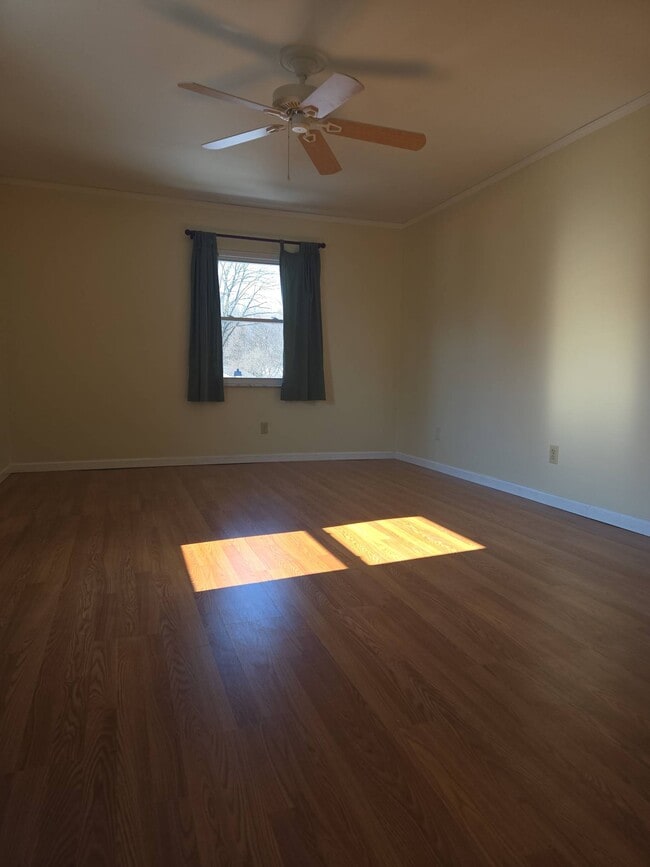 Building Photo - 8284 Sobax Dr