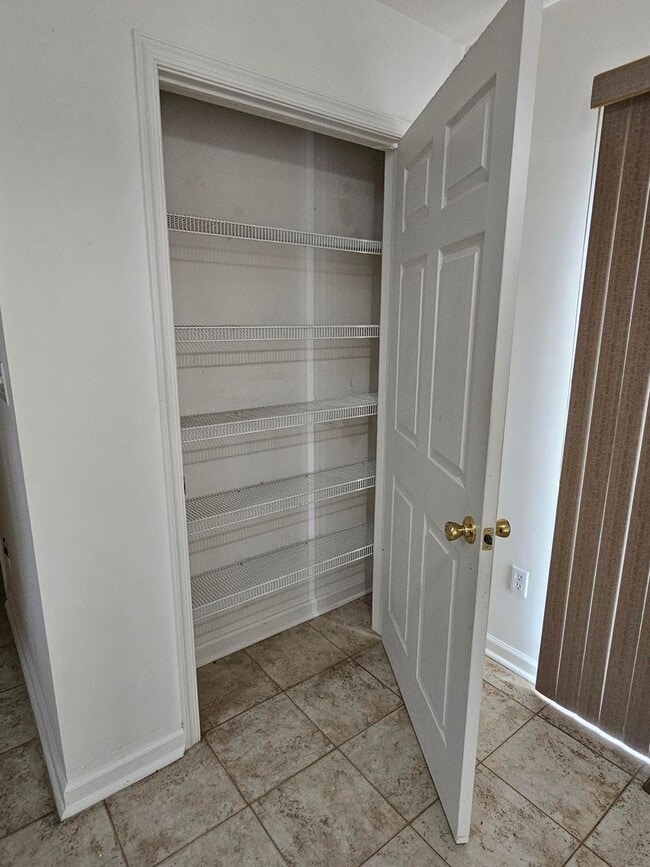 Building Photo - 830 Woodline Dr