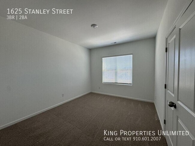 Building Photo - 1625 Stanley St