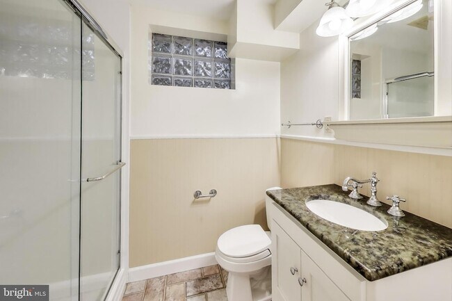 Building Photo - 9326 W Parkhill Dr