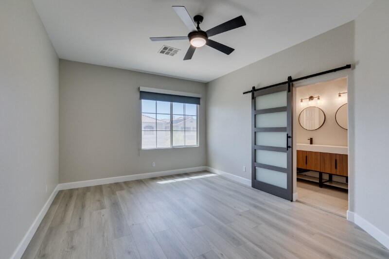 Building Photo - 10908 Royal Highlands St