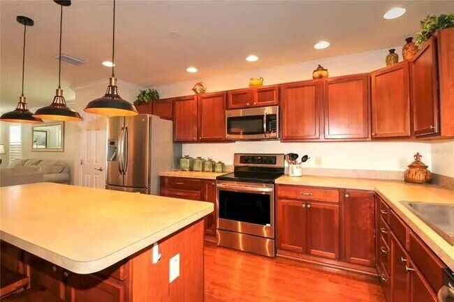 Building Photo - M2393 Carriage Hill Way (VC/M5)