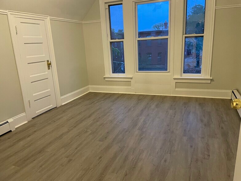 Building Photo - 93 Hungerford St