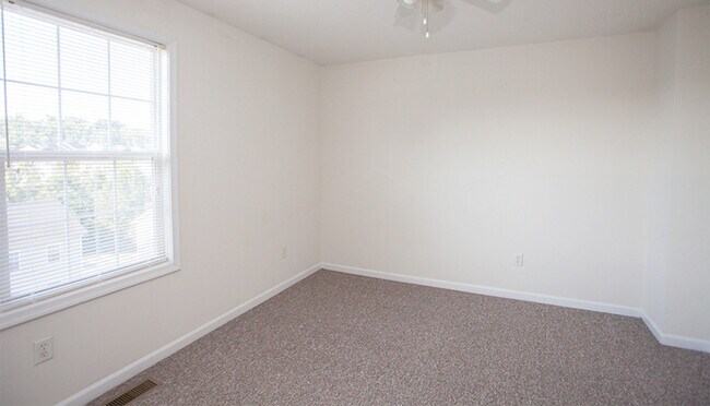 Building Photo - 1334 Devon Ln