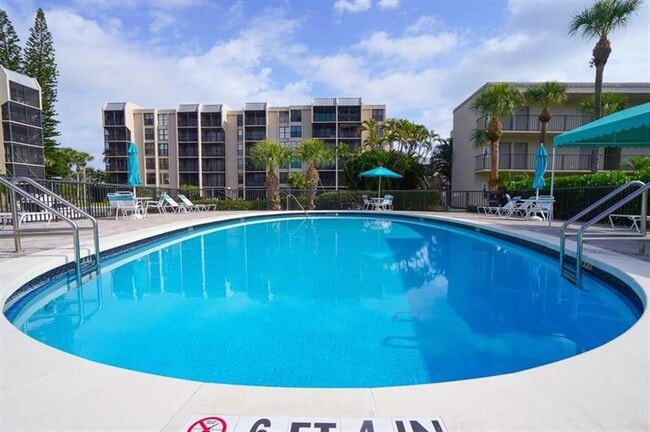 Building Photo - 7 Royal Palm Way