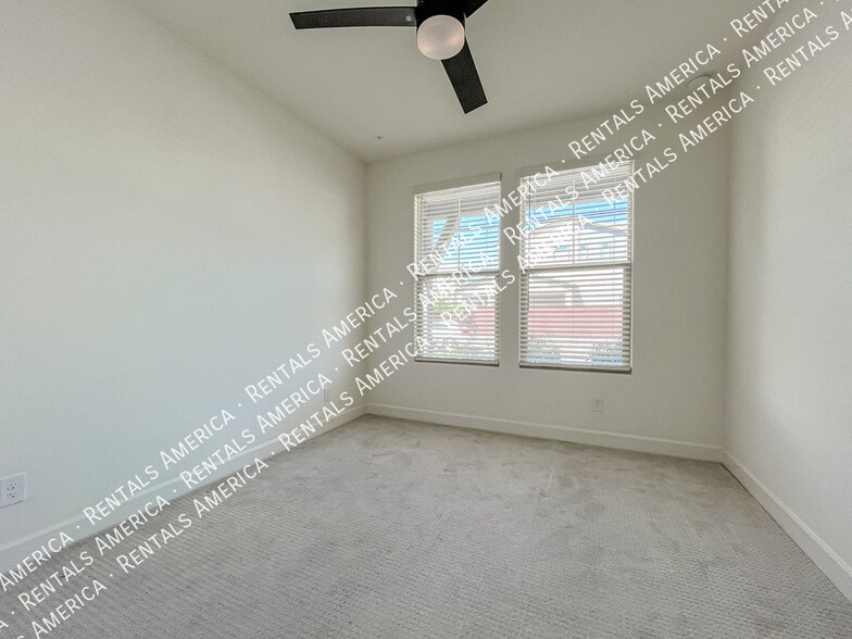 Building Photo - 657 W Browning Pl