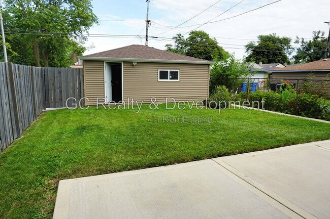 Building Photo - 4501 S Leamington Ave