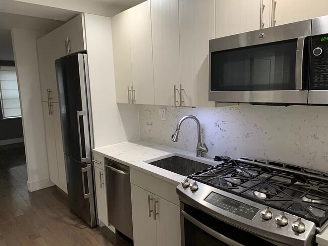 Building Photo - 301 E 64th St