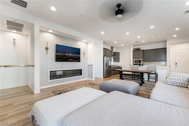 Building Photo - 110 Ibiza Lk Dr