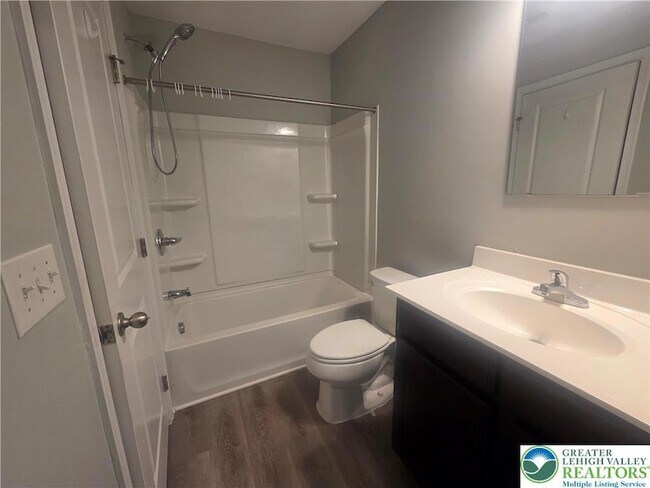 Building Photo - 2500 Alex Rd