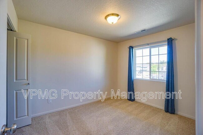 Building Photo - 2116 NE 115th Ct