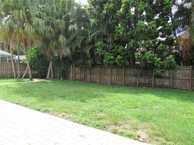 Building Photo - 10255 Guatemala St