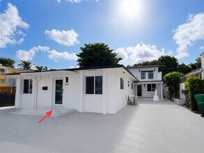 Building Photo - 501 NW 25th Ct