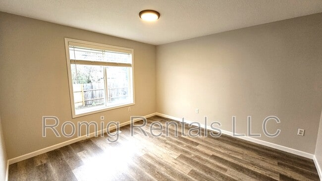 Building Photo - 10032 NE 19th St