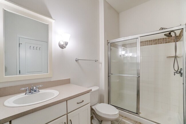 Building Photo - (Coming Soon) 1 Bedroom South End Condo!