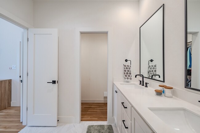 Building Photo - 7207 Gaston Ave