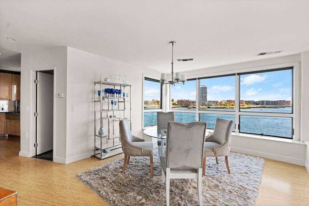 Building Photo - 3 Pier 7