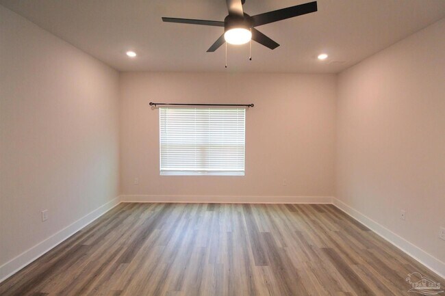 Building Photo - 3111 Silver Maple Dr